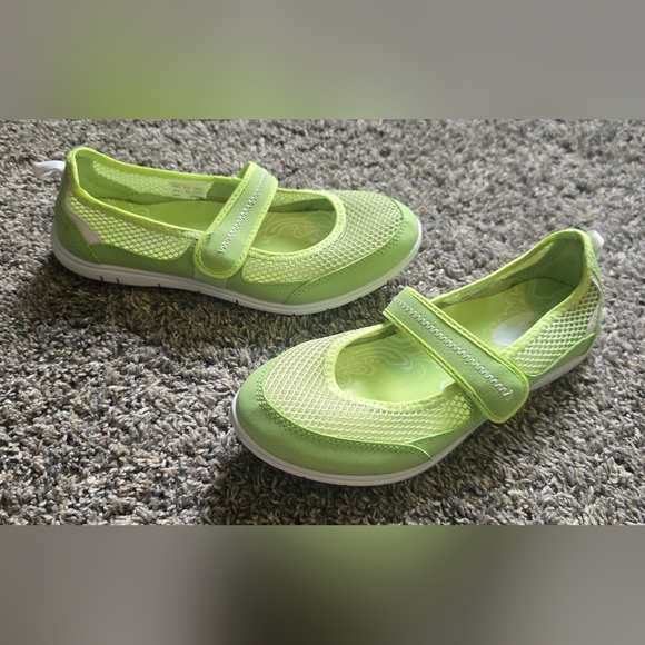 Danskin Now Shoes Womens 6.5 Chaka Mary Jane Green Hook & Loop Comfort Low Top - Picture 1 of 8